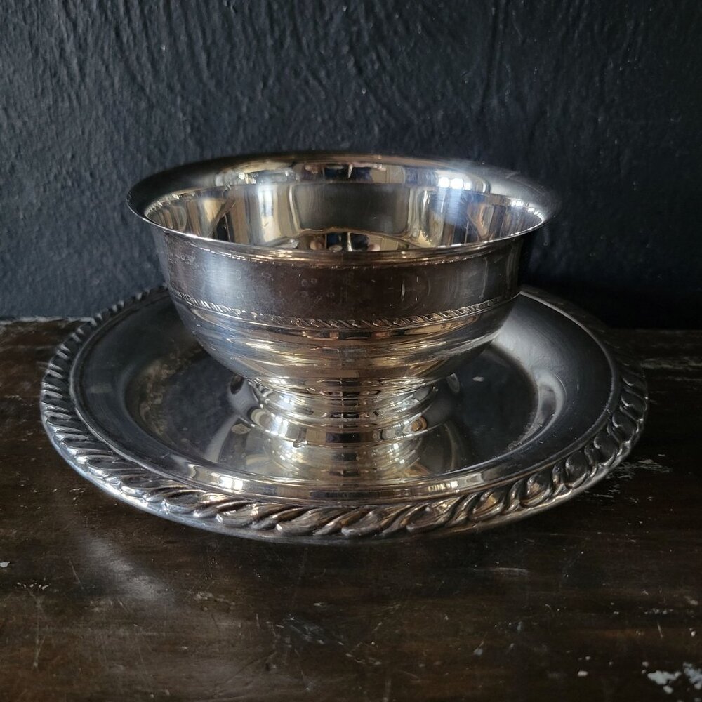 Vtg Vintage Wm A Rogers Silveplate Bowl w/ Attached Underplate, Chip and Dip